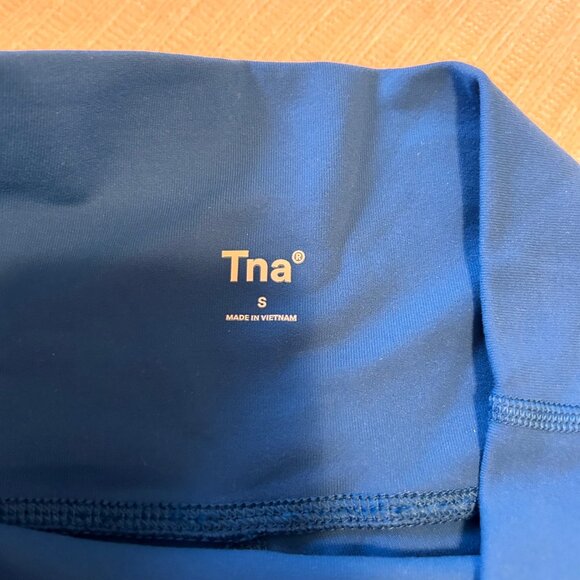 Aritzia Blue Biker Shorts Medium Work Out Yoga TNA (like luon lululemon) - Picture 3 of 3